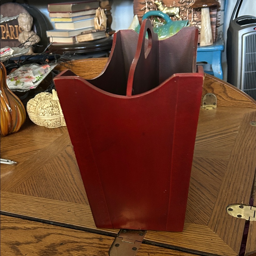 Vintage Chinoiserie-style Magazine Holder with Gold Crane and Tree Design - Picture 5 of 13